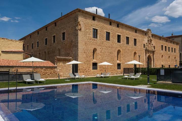 Apartamento para 2 personas, con Jacuzzi y Terraza además de Piscina y Sauna en El Burgo de Osma