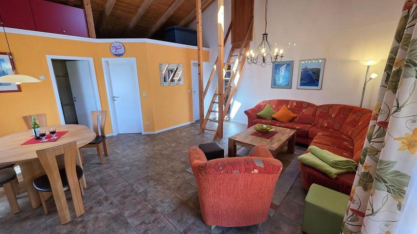 Ferienhaus für 6 Personen, mit Terrasse und Garten sowie Seeblick in Jabel