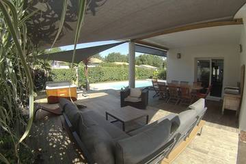Gîte pour 8 personnes, avec terrasse ainsi que jardin et jacuzzi à Tosse