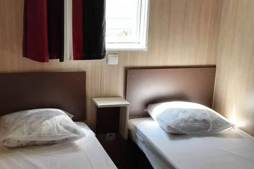Mobil home Confort 2 chambres + Terrasse 3 personnes in Saint-Michel-Chef-Chef, Côte de Jade