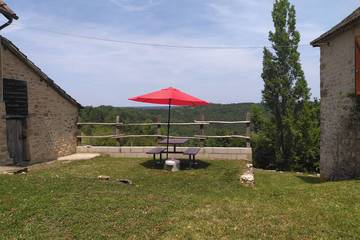 Location de vacances pour 5 personnes, avec jardin à Fleurac