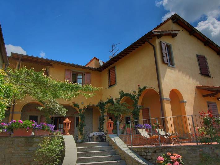 Agriturismo per 6 persone, con Giardino e Piscina in Valdarno