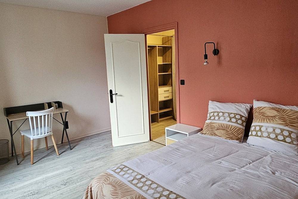 Maison 5 Chambres Entre Ville et Nature in Burlats, Castres region