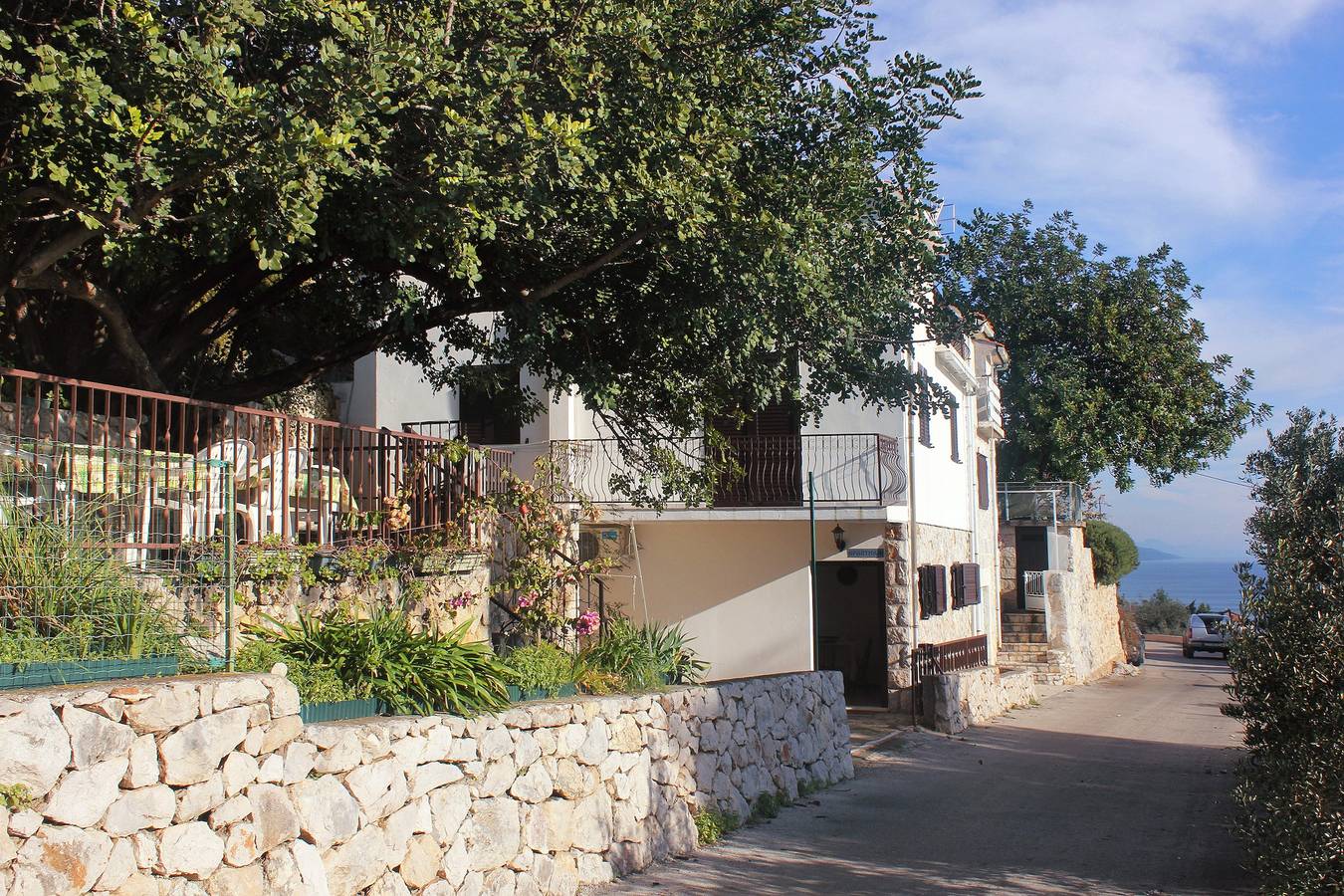 Ganze Wohnung, 1-Zimmer-Ferienwohnung mit Terrasse und Meerblick Zavala (Hvar) A-8912-a in Zavala, Hvar