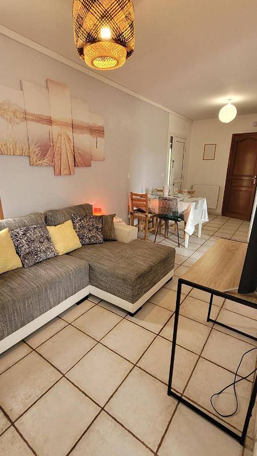 Appartement entier, Apartment with Terrace in Cergy, Val-d'Oise