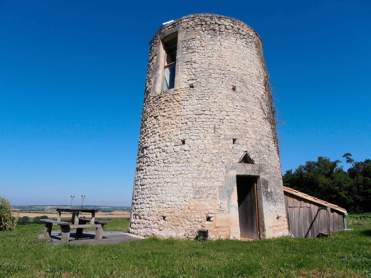 Gîte pour 4 Personnes dans Vibrac, Région de Jonzac