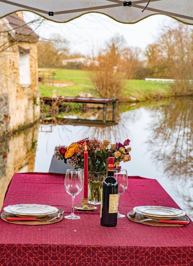 Maison d’hôte pour 2 personnes, avec Terrasse ainsi que Jardin et Vue sur le lac dans Saint-Amand-Montrond - 3