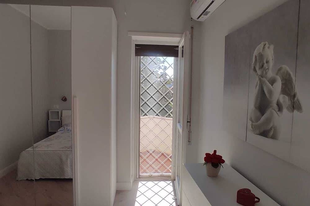 Villa Lido dei Pini garden 350sqm 3km from the sea, studio with wifi for smart work in Ardea, Rom Provinz