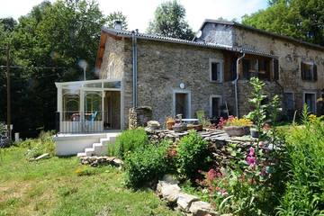 Gîte pour 6 personnes, avec piscine et jardin à Saint-Pierre-de-Trivisy