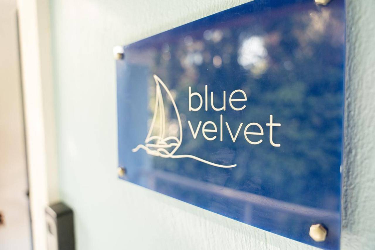 Ganze Wohnung, Blue & White Velvet 20m from the beach in Gouvia, Korfu