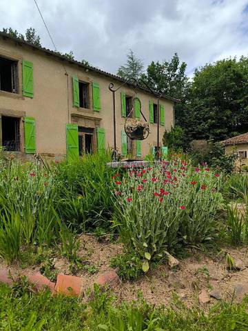 Gîte pour 6 personnes, avec terrasse ainsi que jardin et vue sur le lac dans Cabas-Loumassès