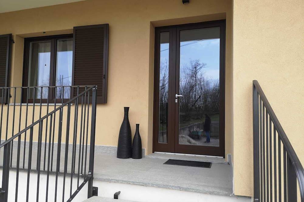 Ganze Wohnung, Haus im Herzen der Langhe, umgeben von viel Grün mit 5 Betten, gratis Wifi in La Morra, Langhe