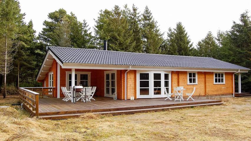 Ferieudlejning for 7 personer, med sauna og terrasse samt jacuzzi, husdyr tilladt i Houstrup