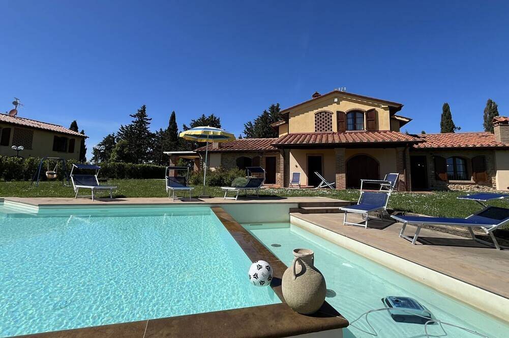 Ludovica and Marina Villas with 2 pools in Lajatico, Pisa e dintorni
