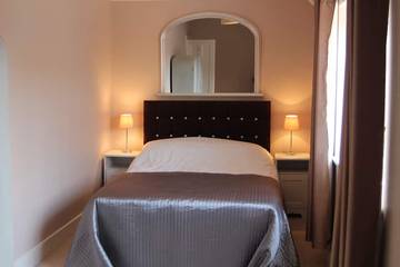 Log Cabin for 6 People in Thorpe Park, Surrey, Photo 1