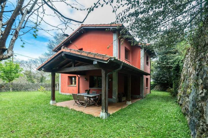 Chalet para 6 personas, con jardín además de terraza y jacuzzi en Comarca de Oriente - 2