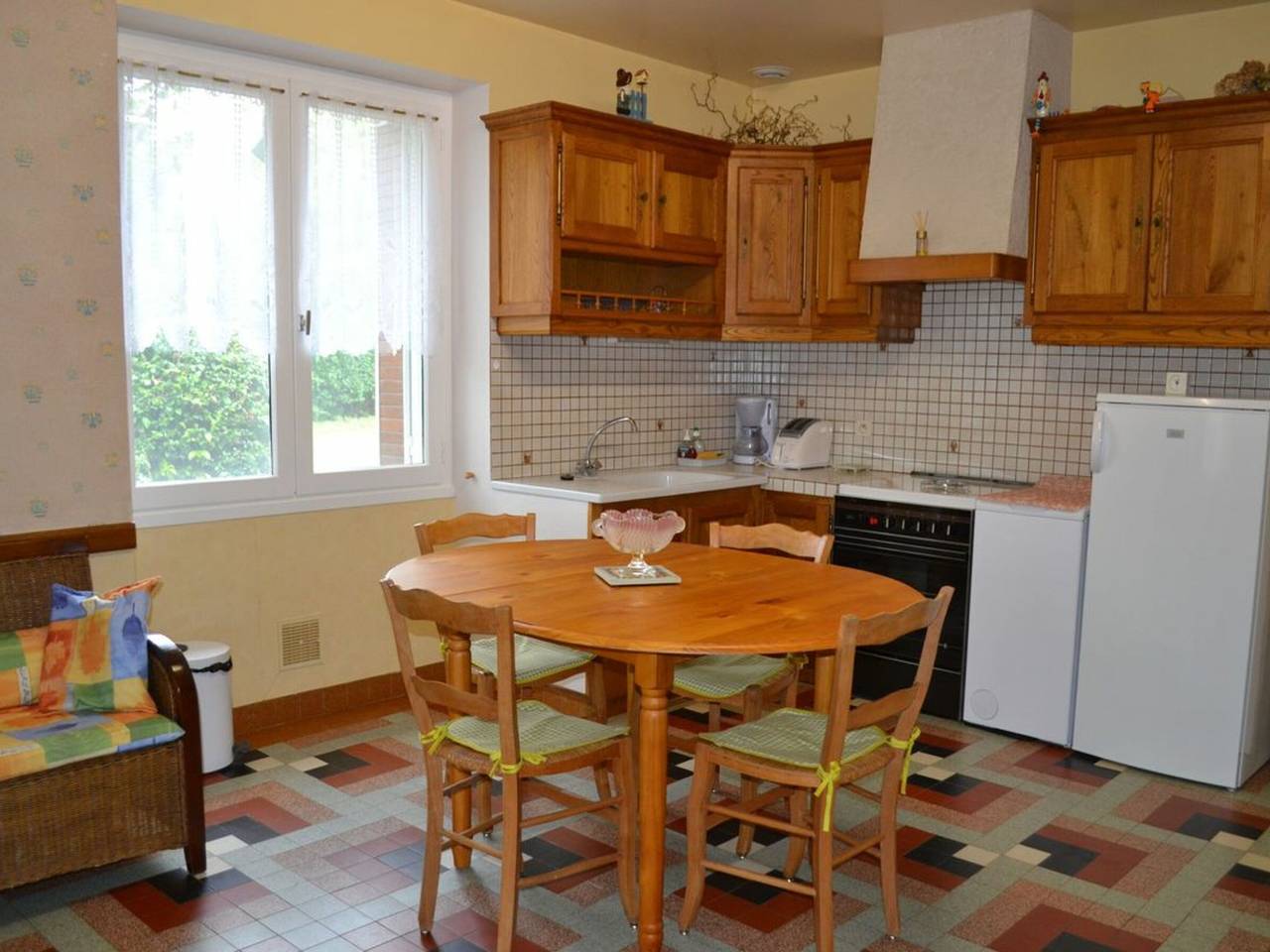 Charming Cottage with Garden, Children's Play Area, Electric Vehicle Charging Nearby in Vouthon, Charente