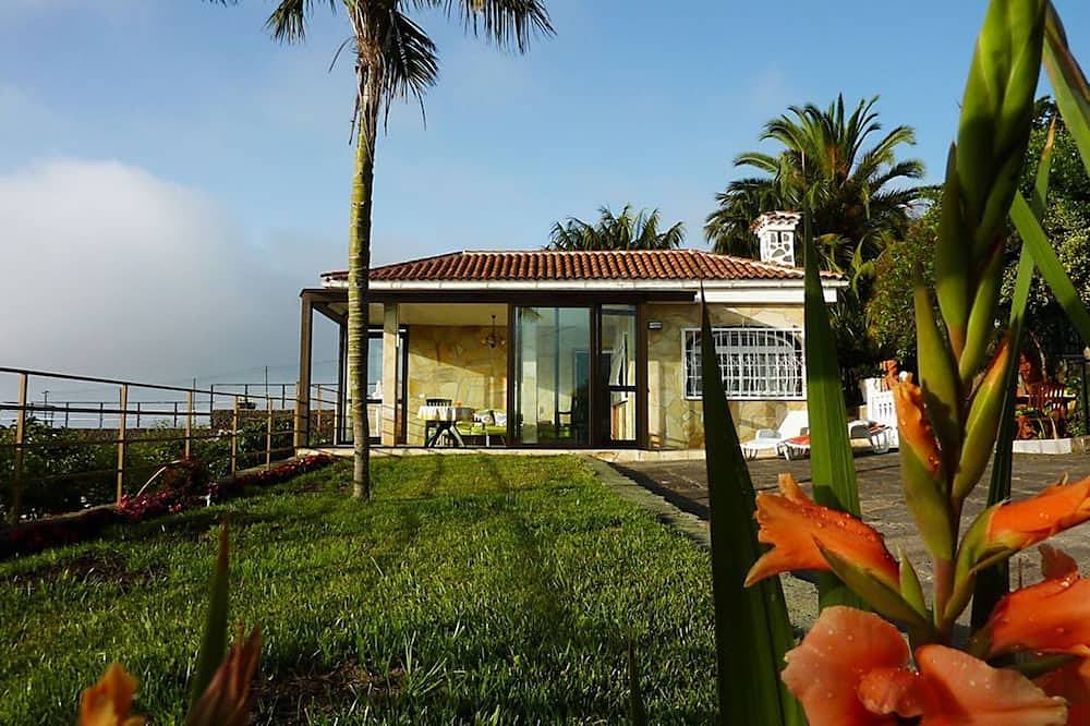Finca de ensueño sobre Puerto de la Cruz con su propia piscina y vistas impresionantes in Pino Alto, La Orotava