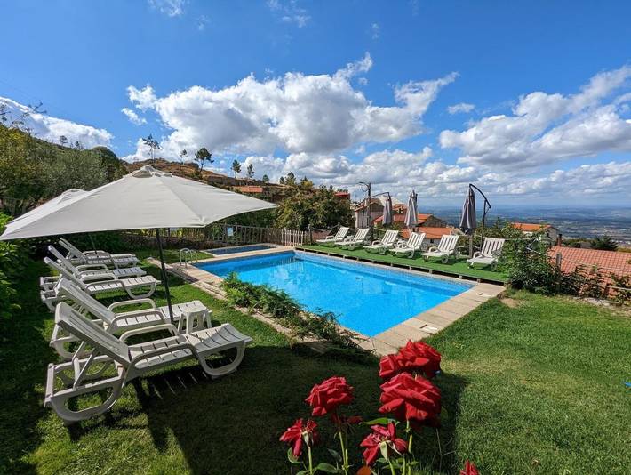 Casas e apartamentos de temporada para 5 pessoas, com jardim e vista e ainda piscina, com animais de estimação na Serra da Estrela