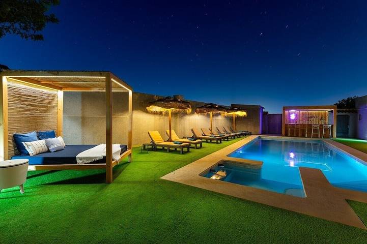 Chalet para 16 personas, con jardín y piscina, Se admiten mascotas - 1