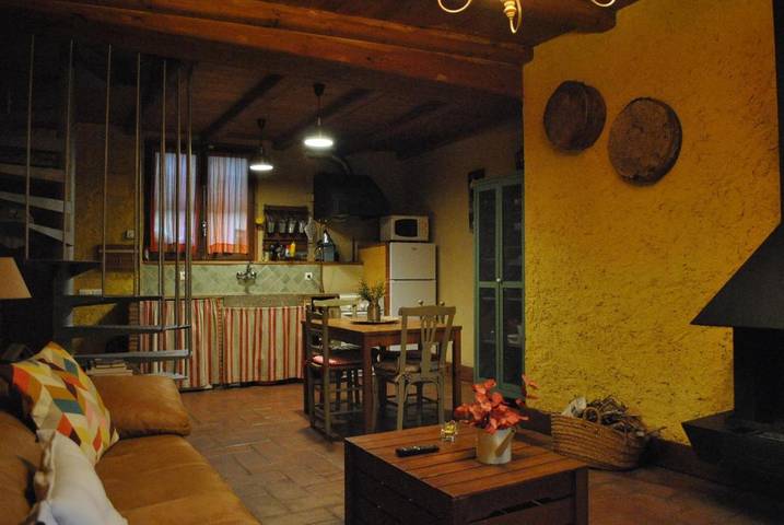 Casa rural para 5 personas, con vistas además de piscina y jardín en Priorat - 4