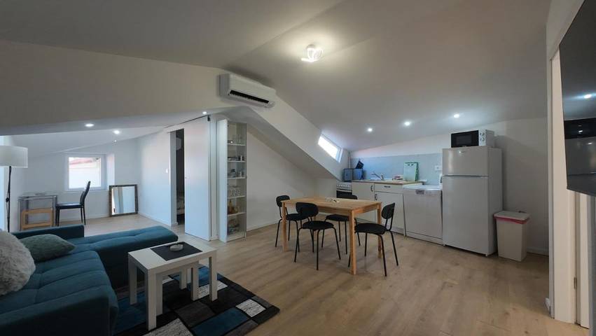Ferienwohnung für 4 Personen, mit Ausblick und Balkon in Rab Stadt