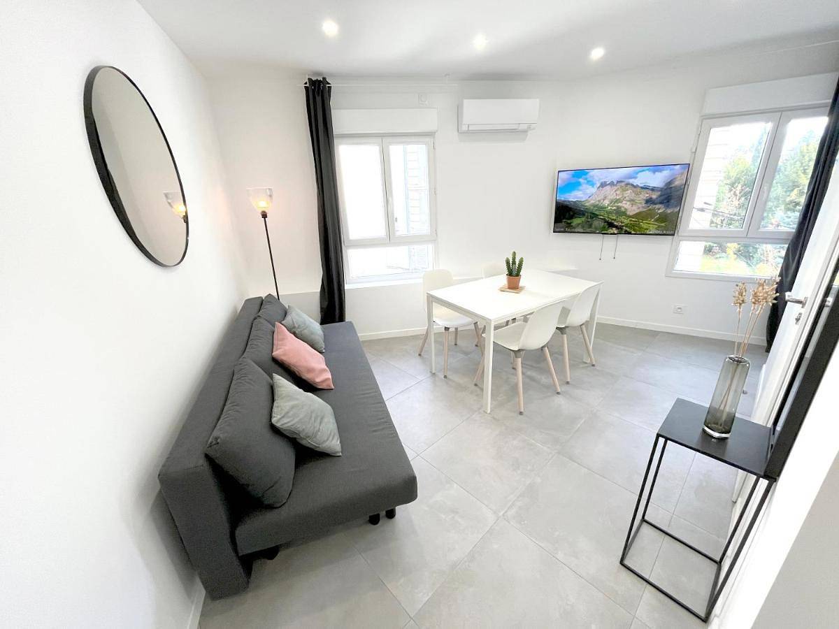 Appartement entier, Luna l Clim l proche hospital in La Tronche, Isère