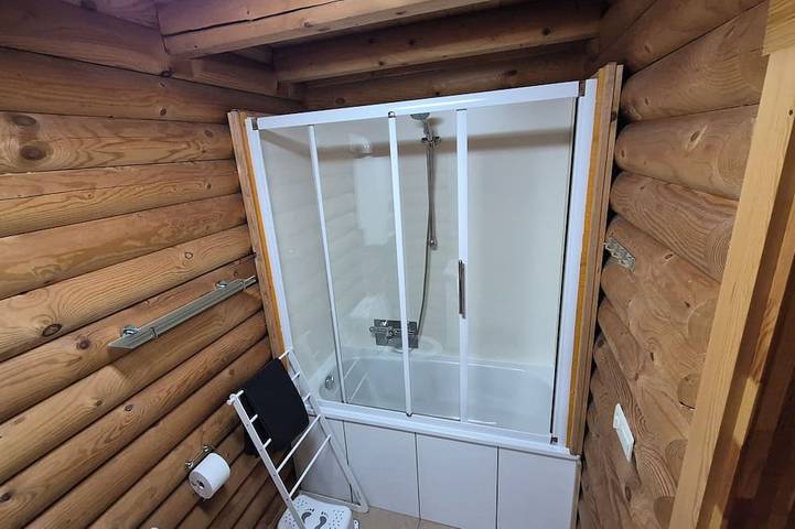 Chalet Terrace Mountain View Private Jacuzzi In 3* Campsite Le Domaine Des Ecrins in Châteauroux-les-Alpes, Nationalpark Écrins
