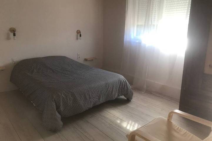 Location de vacances pour 7 personnes, avec jacuzzi ainsi que sauna et jardin dans Les Églisottes-et-Chalaures - 3