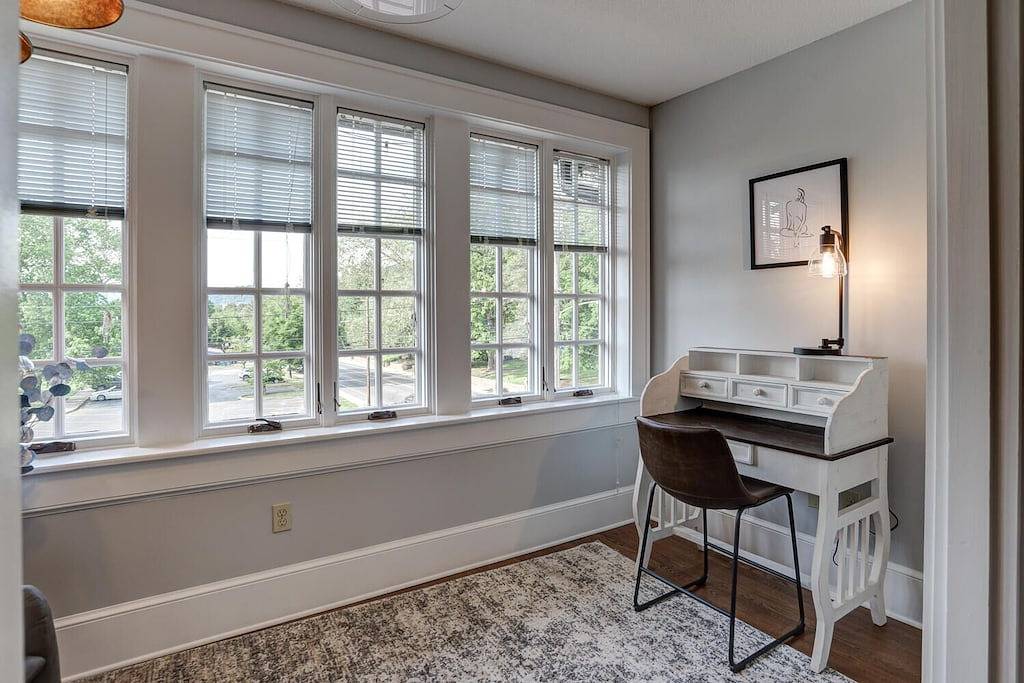 Ganze Wohnung, Historic Two Bedroom Charlotte Street Condo in Blue Ridge Parkway, Asheville