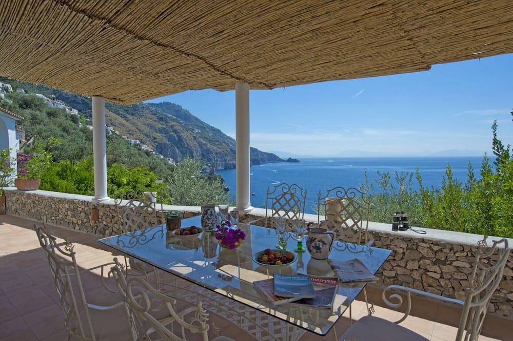 Villa La Delfinella large property for families and non in Praiano, Sorrento Coast