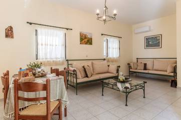 Vacation Rental for 4 Guests in Mani Peninsula, Picture 2