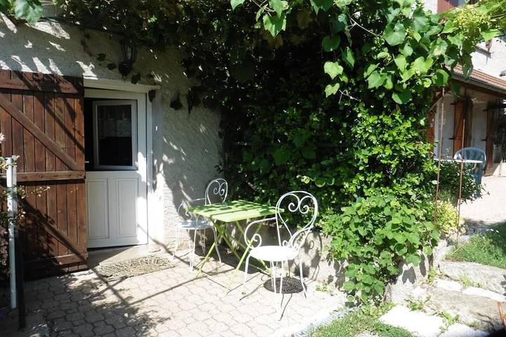 Gîte pour 2 personnes, avec jardin dans Villeneuve En Montagne
