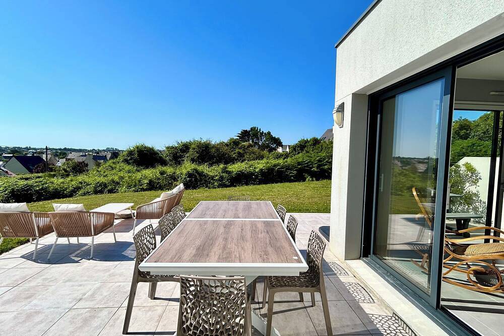 130m2 contemporary house, sleeps 9, sea view in Camaret-sur-Mer, Châteaulin region