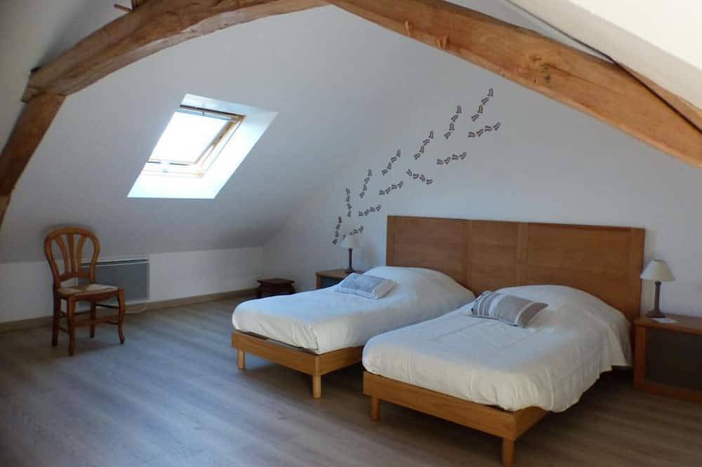 Maison rénovée du Xvie, jardin clos, proche de la Loire et châteaux, tout inclus, équipements complets in La Chapelle-sur-Loire, Vallée de la Loire