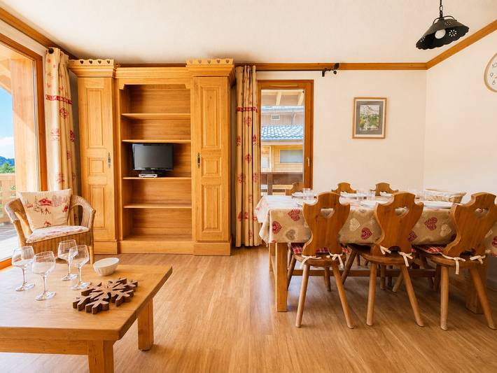 Gîte pour 6 personnes, avec Balcon ainsi que Terrasse et Piscine dans Office De Tourisme De Notre Dame De Bellecombe - 4