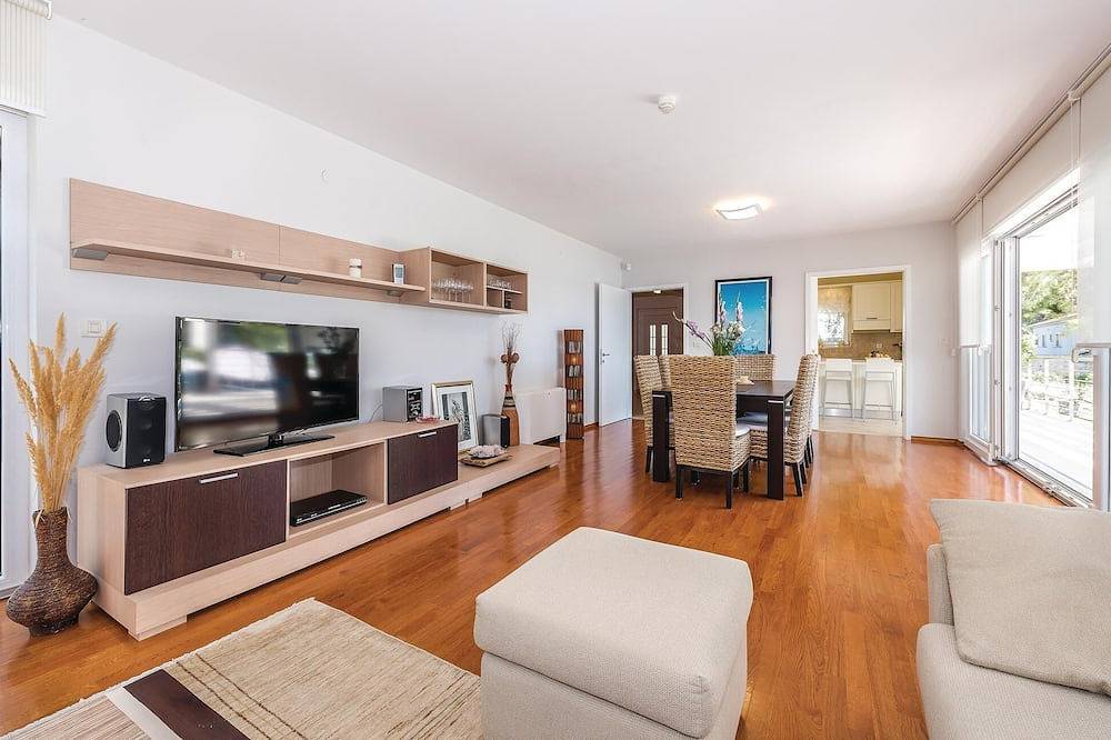 Preciosa casa en Rogoznica in Rogoznica, Condado de Šibenik-Knin