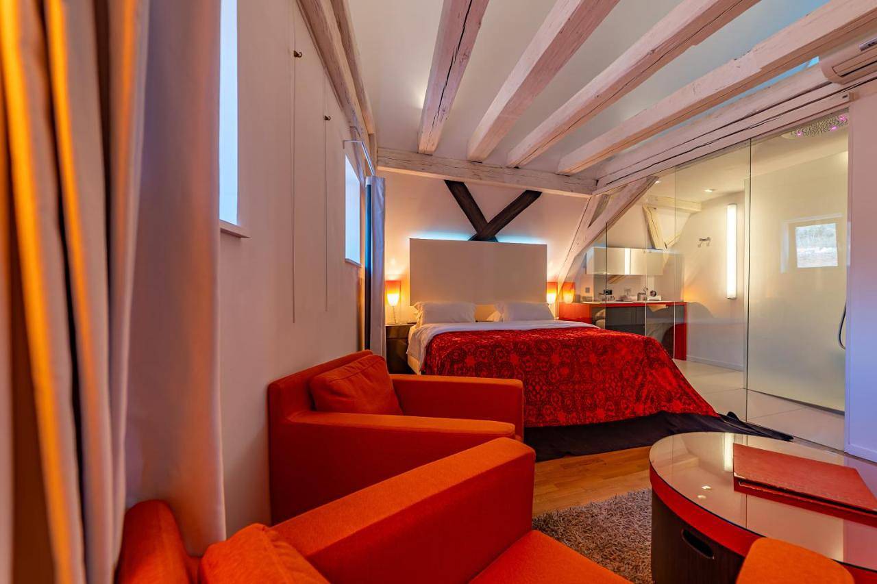 Le B. Suites, Chambres & Restaurant in Riquewihr, Parc naturel régional des Ballons des Vosges