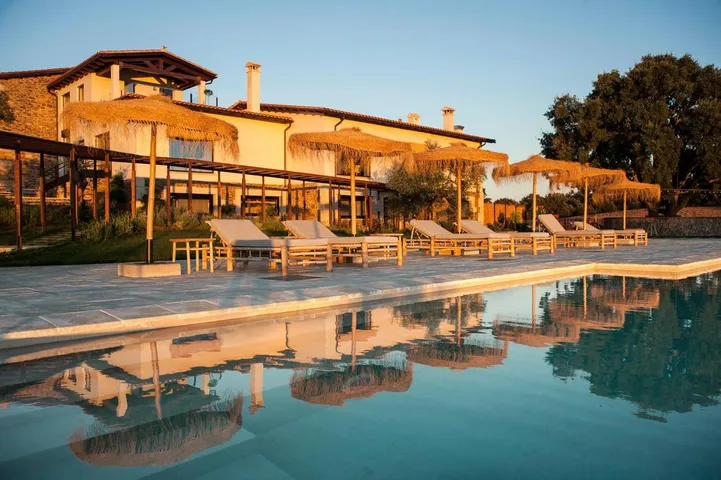 Hotel para 2 personas, con vistas y piscina además de sauna y jardín - 1