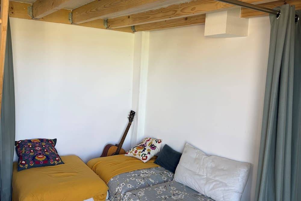 House 50 metres from Surtainville beach, view of the dunes and direct access on foot in Surtainville, Côte de la Déroute