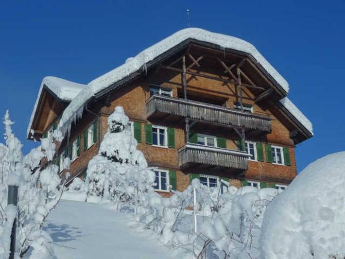 Ferienwohnung für 6 Personen, mit Balkon und Garten sowie Ausblick in Egg