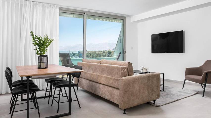 Gîte pour 4 personnes, avec vue et piscine ainsi que balcon et bassin pour enfant à Eilat - 2