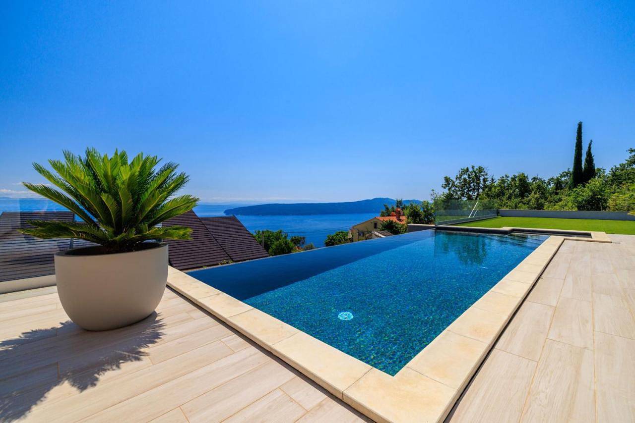 Villa Levant for 10 people near Opatija with jacuzzi & sea view in Moscenicka Draga, Primorje-Gorski Kotar
