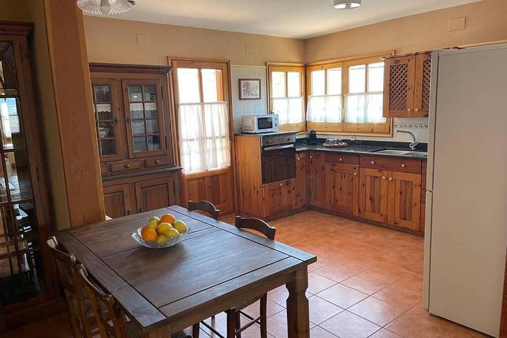 Casa rural para 10 personas, con vistas además de piscina y jardín, Se admiten mascotas en Pallars Jussà - 3