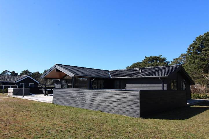 Luxus-Ferienhaus für 10 Personen, mit Terrasse und Whirlpool sowie Sauna auf Bornholm