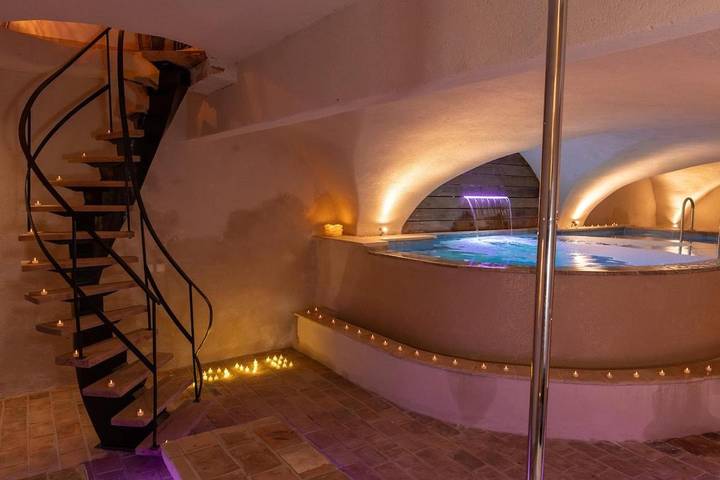 Appartement de vacances pour 4 personnes, avec jardin et piscine ainsi que terrasse et vue, animaux acceptés