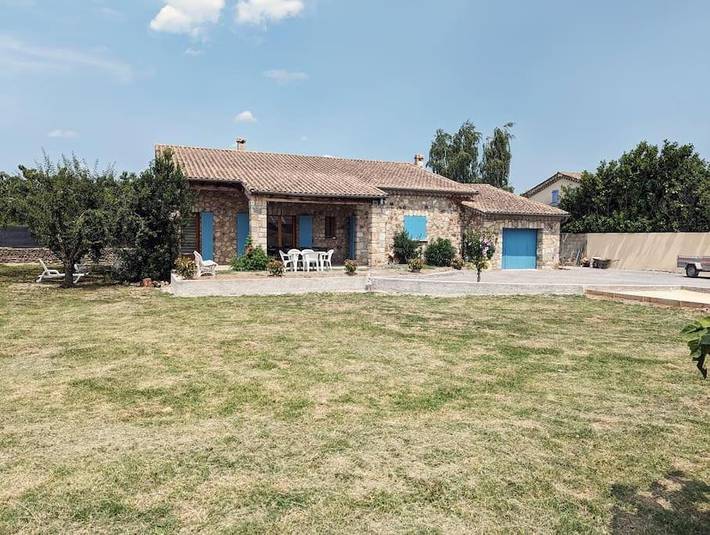 Location de vacances pour 11 personnes, avec terrasse ainsi que jardin et piscine à Saint-Didier-sous-Aubenas - 4