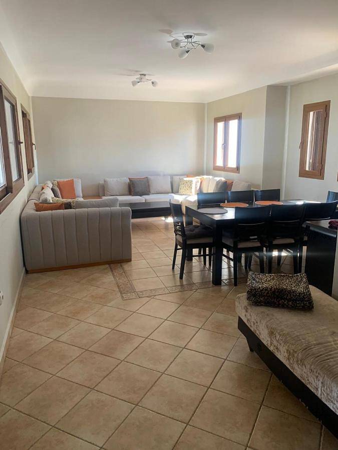 Gîte pour 9 personnes, avec terrasse ainsi que vue et piscine, animaux acceptés dans Restinga Smir - 4