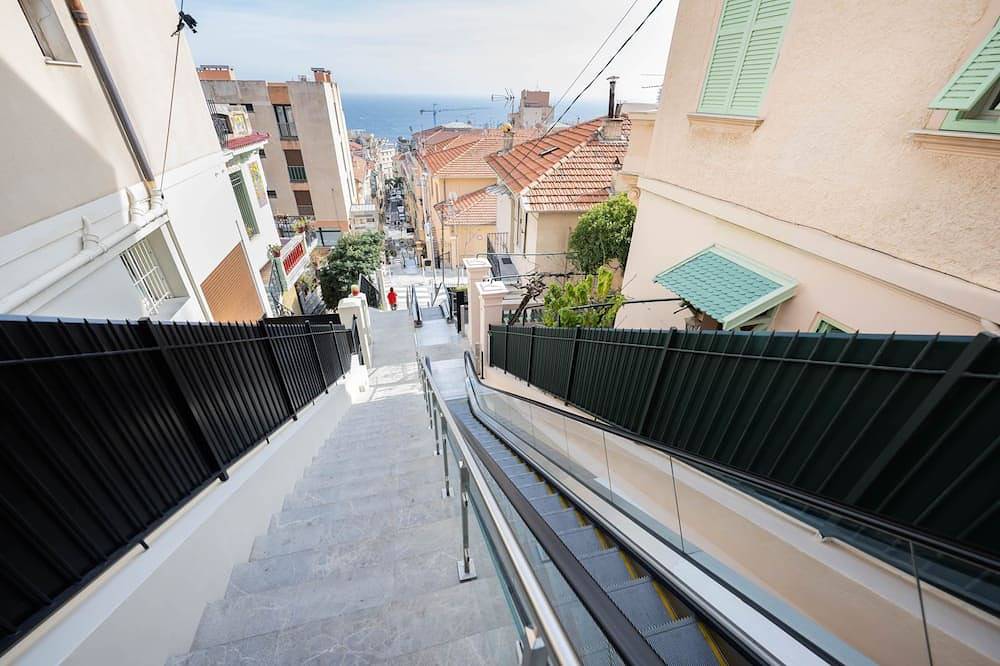 Entire apartment, Sea View Monaco New Apartment 2 Beds with Balcony in Beausoleil, Nice region