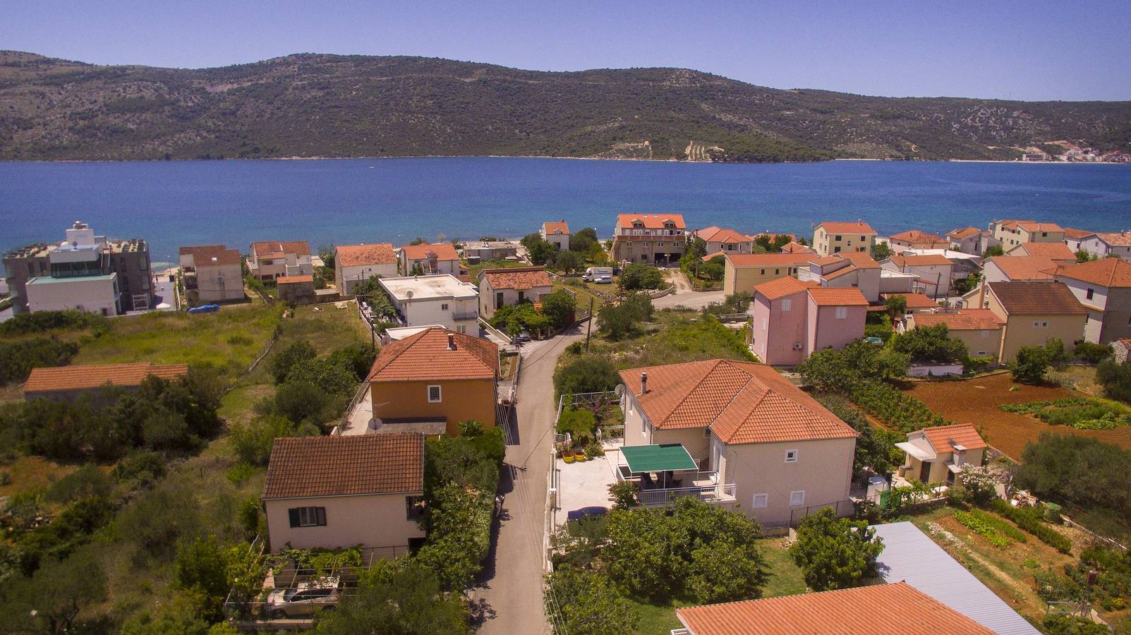 Ganze Wohnung, 1-Zimmer-Ferienwohnung mit Terrasse und Meerblick Poljica, Trogir A-19054-a in Poljica, Split-Dalmatien